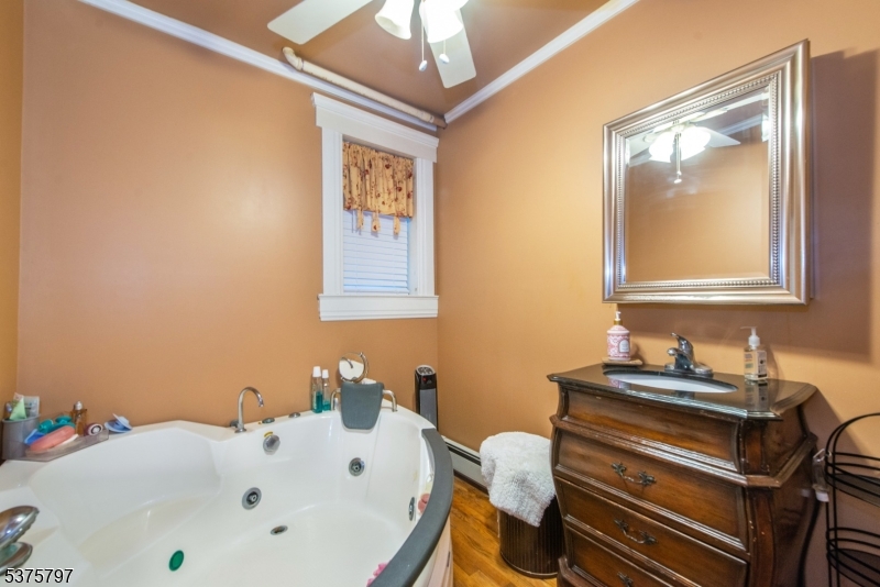 Caldwell Boro Twp., New Jersey 07006, United States, 3 Bedrooms Bedrooms, ,3 BathroomsBathrooms,Residential,Pending,185144