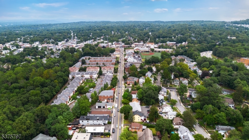 Caldwell Boro Twp., New Jersey 07006, United States, 3 Bedrooms Bedrooms, ,3 BathroomsBathrooms,Residential,Pending,185144