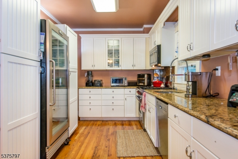 Caldwell Boro Twp., New Jersey 07006, United States, 3 Bedrooms Bedrooms, ,3 BathroomsBathrooms,Residential,Pending,185144