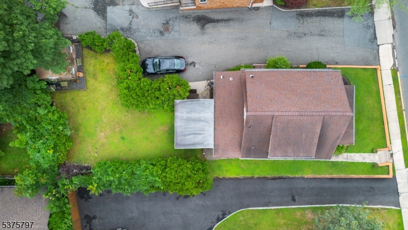 Caldwell Boro Twp., New Jersey 07006, United States, 3 Bedrooms Bedrooms, ,3 BathroomsBathrooms,Residential,Pending,185144