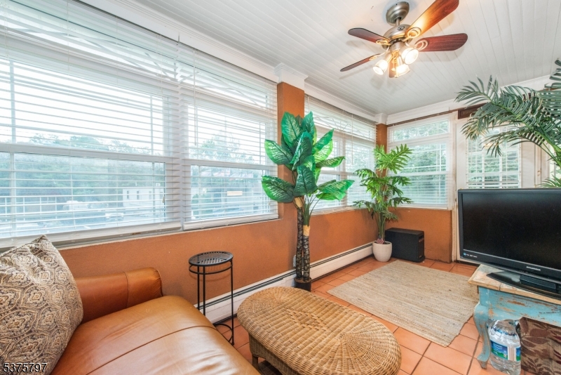 Caldwell Boro Twp., New Jersey 07006, United States, 3 Bedrooms Bedrooms, ,3 BathroomsBathrooms,Residential,Pending,185144