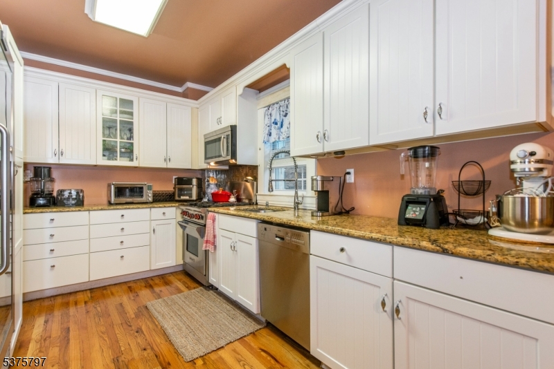 Caldwell Boro Twp., New Jersey 07006, United States, 3 Bedrooms Bedrooms, ,3 BathroomsBathrooms,Residential,Pending,185144