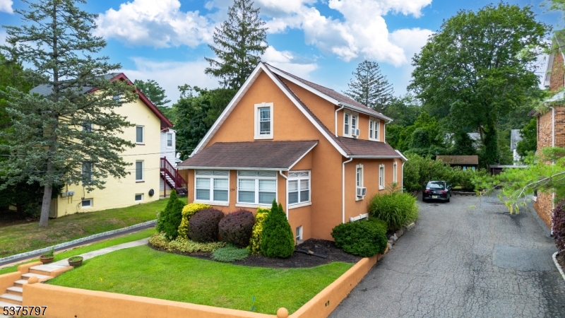 Caldwell Boro Twp., New Jersey 07006, United States, 3 Bedrooms Bedrooms, ,3 BathroomsBathrooms,Residential,Pending,185144