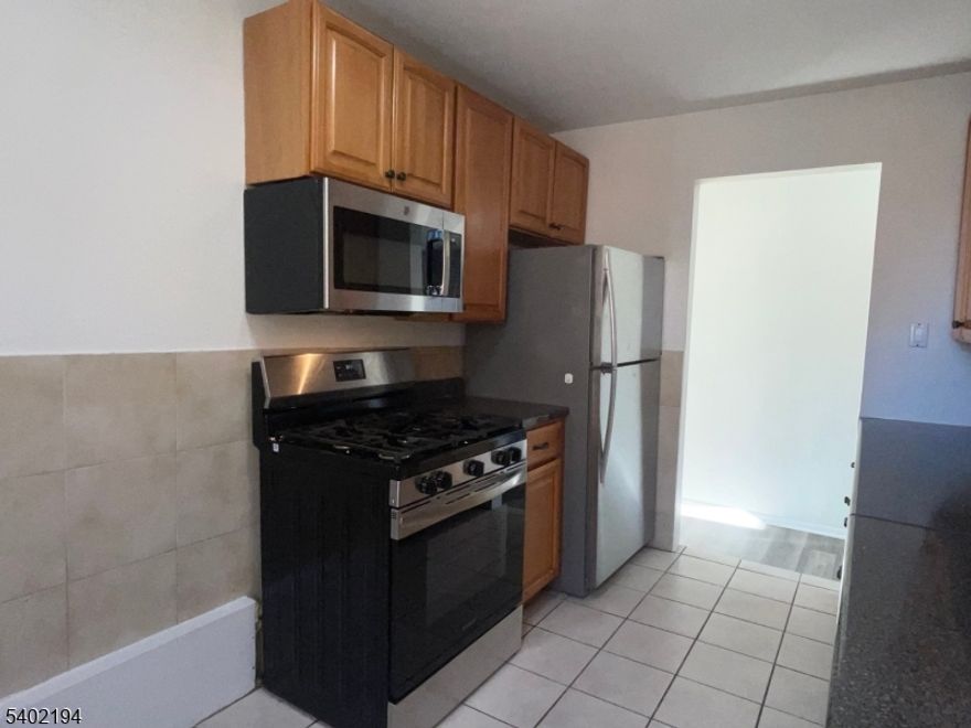 Beautifully Updated 3-Bedroom Apartment in Prime Edgewater Location This spacious 3-bedroom, 1-bath apartment in the heart of Edgewater features a freshly painted interior and brand-new laminate vinyl flooring throughout. Enjoy a functional galley-style kitchen with ample cabinet space and a bright living room, Close to fine dining, shopping and conveniently located across the street from Whole Foods. Owner has NJ real estate license