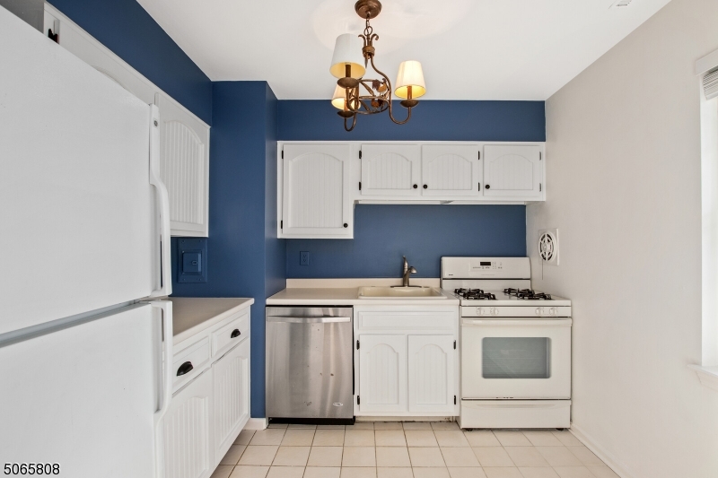 SUMMIT VILLAGE - Residential Lease