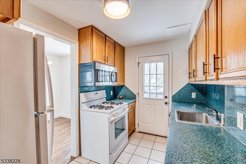 Edison Twp., New Jersey 08837, United States, 2 Bedrooms Bedrooms, ,1 BathroomBathrooms,Residential,Pending,4791