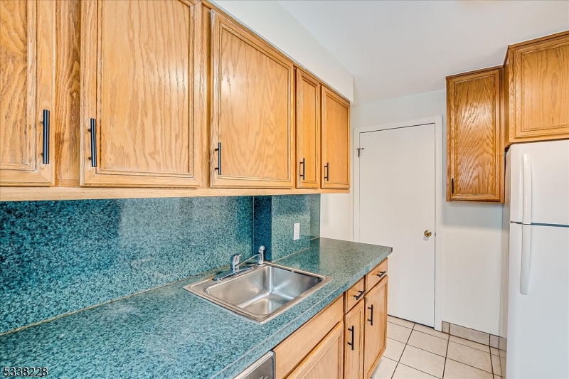 Edison Twp., New Jersey 08837, United States, 2 Bedrooms Bedrooms, ,1 BathroomBathrooms,Residential,Pending,4791