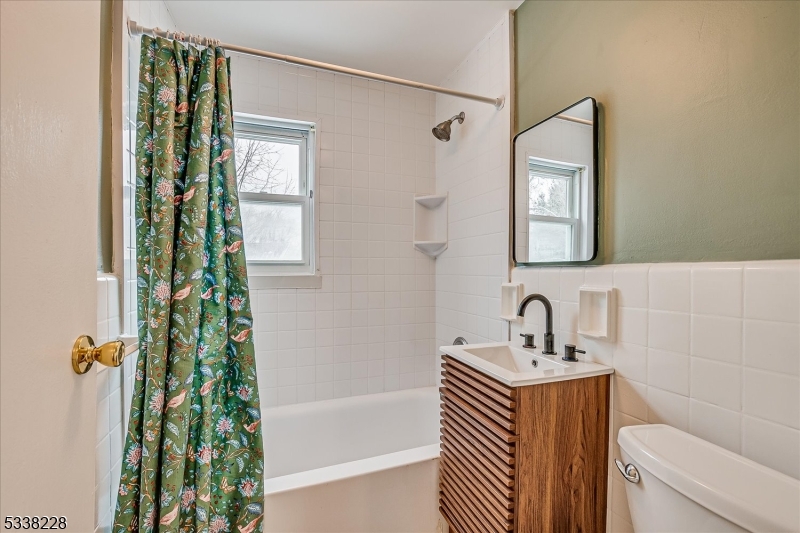 Edison Twp., New Jersey 08837, United States, 2 Bedrooms Bedrooms, ,1 BathroomBathrooms,Residential,Pending,4791