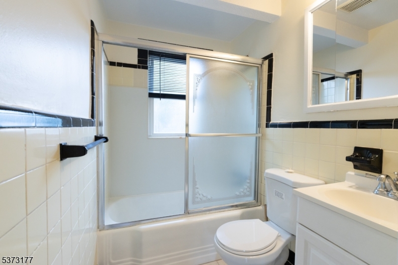 Union Twp., New Jersey 07083, United States, 4 Bedrooms Bedrooms, ,1 BathroomBathrooms,Residential,Active,176818