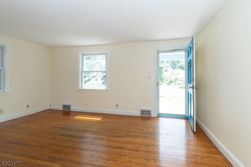 Union Twp., New Jersey 07083, United States, 4 Bedrooms Bedrooms, ,1 BathroomBathrooms,Residential,Active,176818