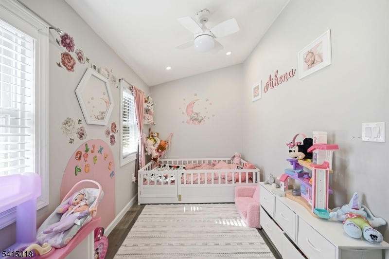 Lindy's Lake - Residential