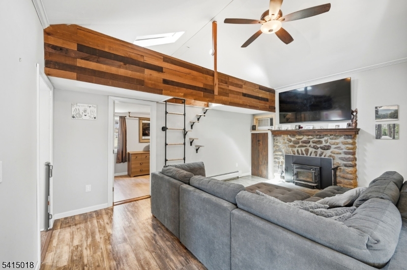 Lindy's Lake - Residential