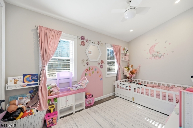 Lindy's Lake - Residential