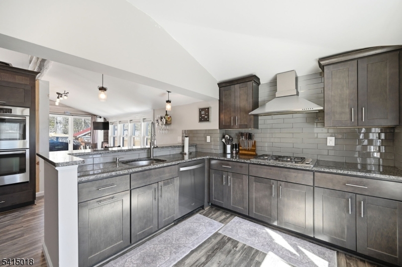 Lindy's Lake - Residential