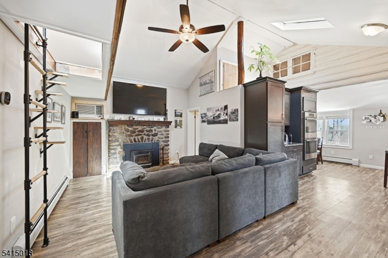 Lindy's Lake - Residential