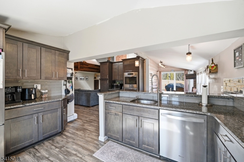 Lindy's Lake - Residential