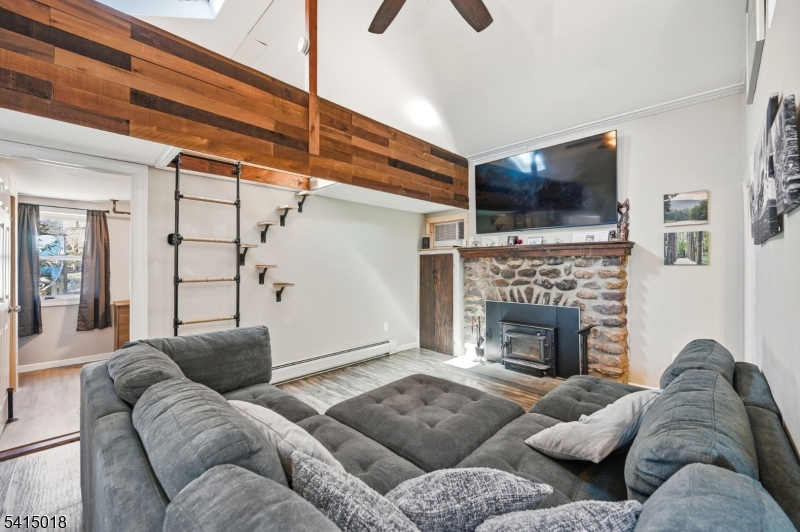 Lindy's Lake - Residential