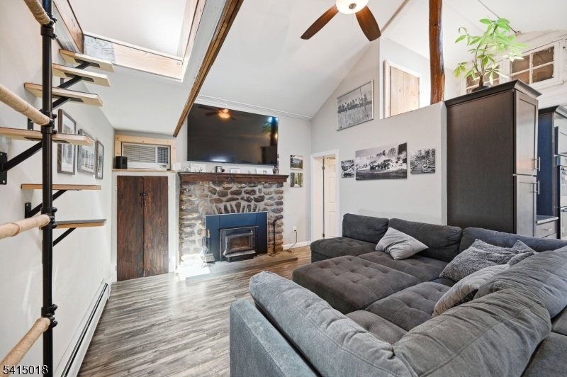 Lindy's Lake - Residential