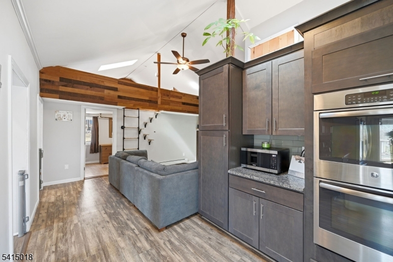 Lindy's Lake - Residential