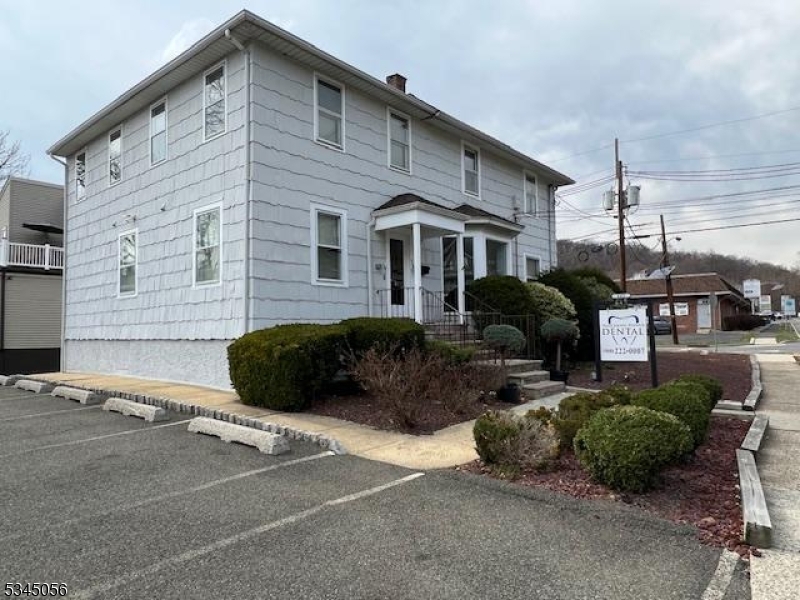 Business District - Commercial Lease