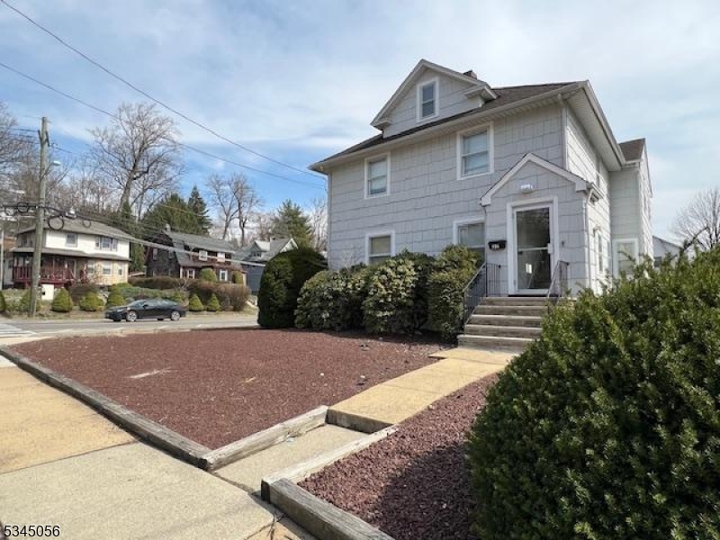 Business District - Commercial Lease