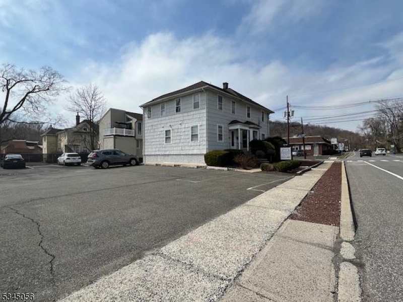 Business District - Commercial Lease