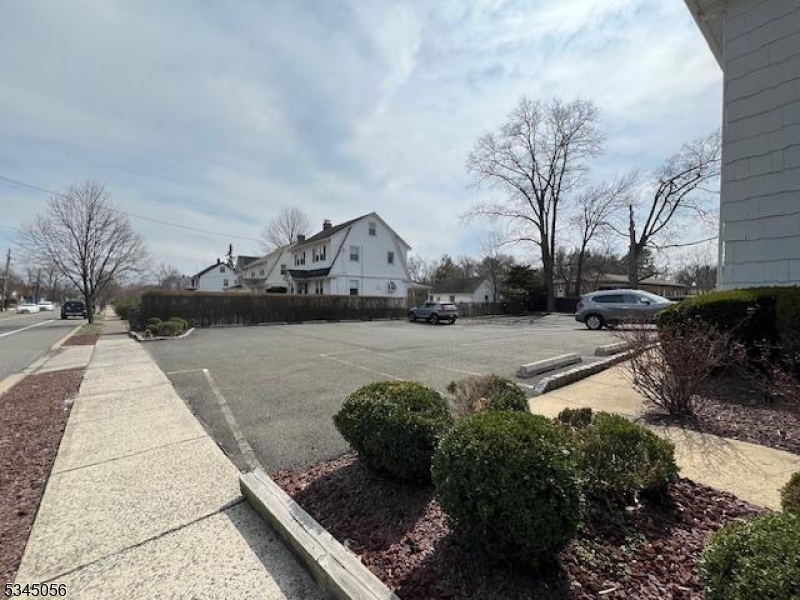 Business District - Commercial Lease