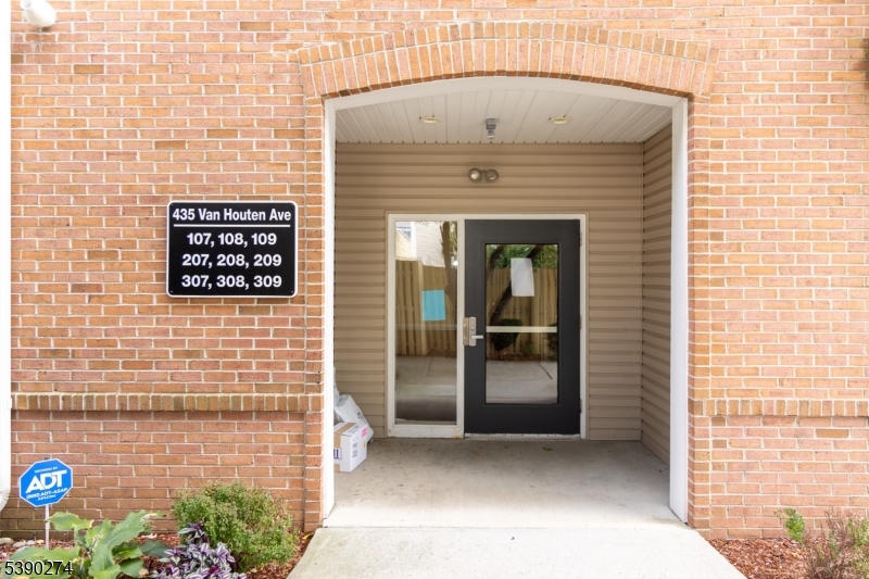 VAN HOUTEN MANOR - Residential