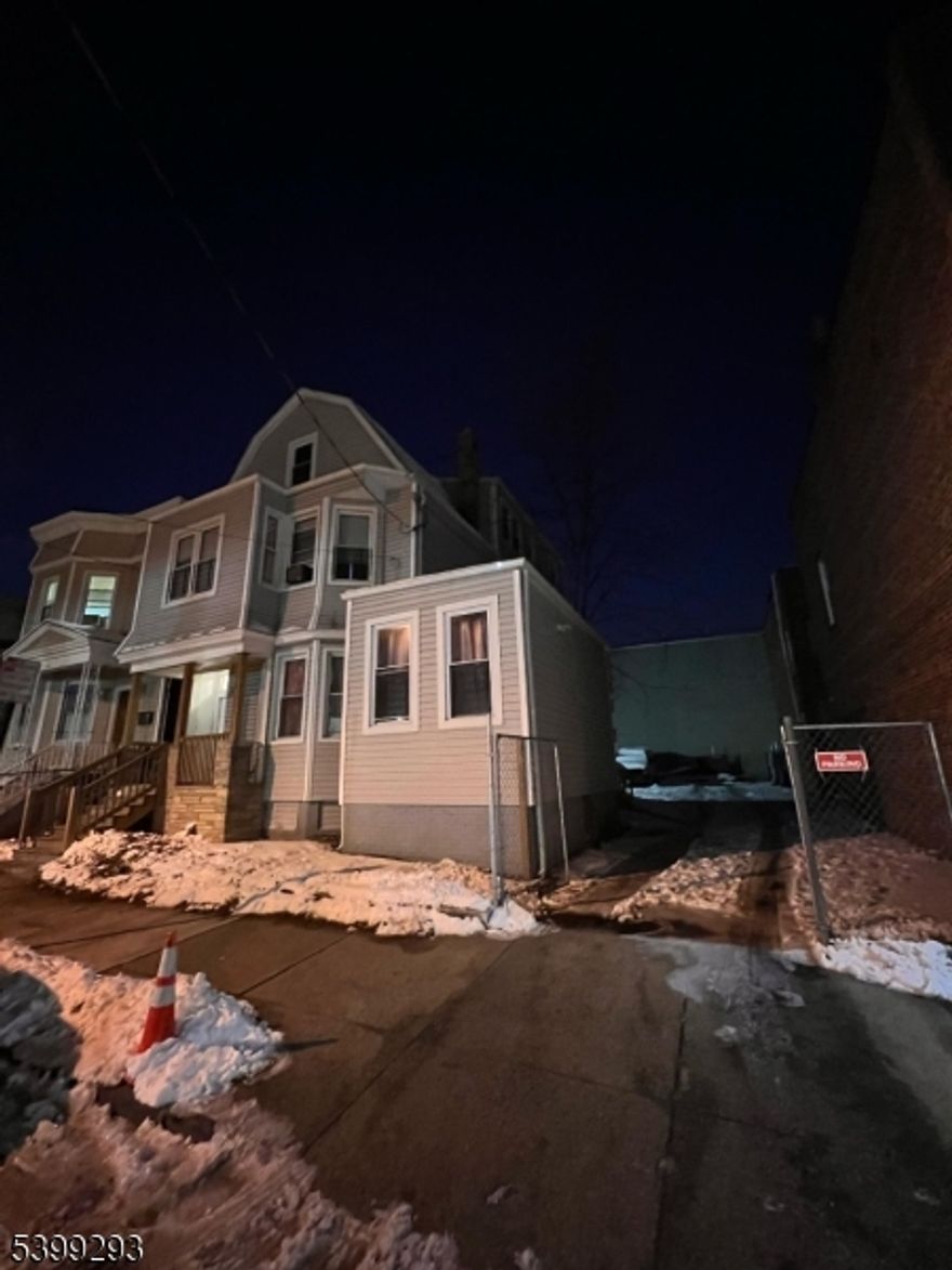 This one bedroom home is locate near Irvington bus station and about 10 minutes away from Penn station. It is recently renovated with a parking spot as an option.Garden state parkway is 5 min away and near shopping centers and plenty of fast-food places. come and check it out