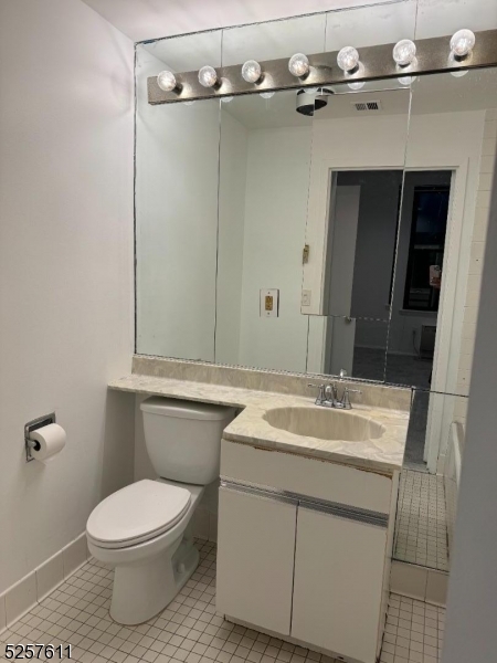 Newark City, New Jersey 07102, United States, 2 Bedrooms Bedrooms, ,2 BathroomsBathrooms,Residential,Active,68461