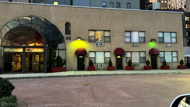 Newark City, New Jersey 07102, United States, 2 Bedrooms Bedrooms, ,2 BathroomsBathrooms,Residential,Active,68461