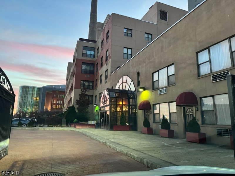 Newark City, New Jersey 07102, United States, 2 Bedrooms Bedrooms, ,2 BathroomsBathrooms,Residential,Active,68461