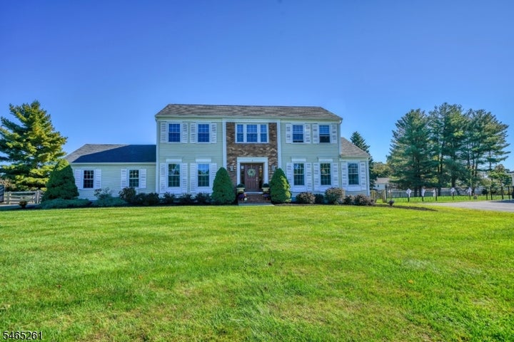 Photo 1 of 31 — 8 Elm Ct, Washington Twp., NJ 07853