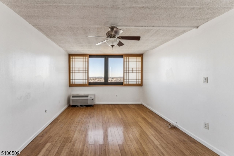 Presidential Towers - Residential