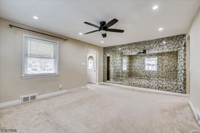 South Plainfield Boro, New Jersey 07080, United States, 3 Bedrooms Bedrooms, ,2 BathroomsBathrooms,Residential,Pending,202036