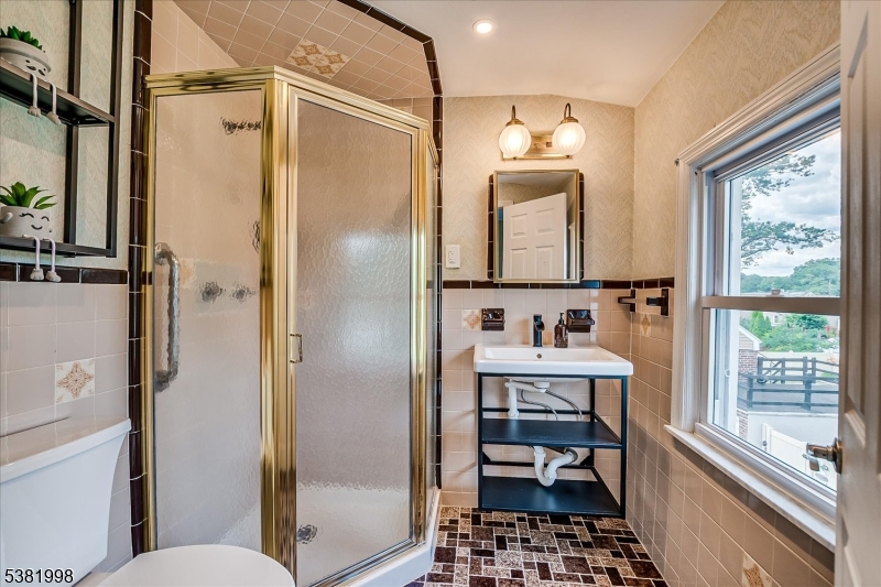 South Plainfield Boro, New Jersey 07080, United States, 3 Bedrooms Bedrooms, ,2 BathroomsBathrooms,Residential,Pending,202036