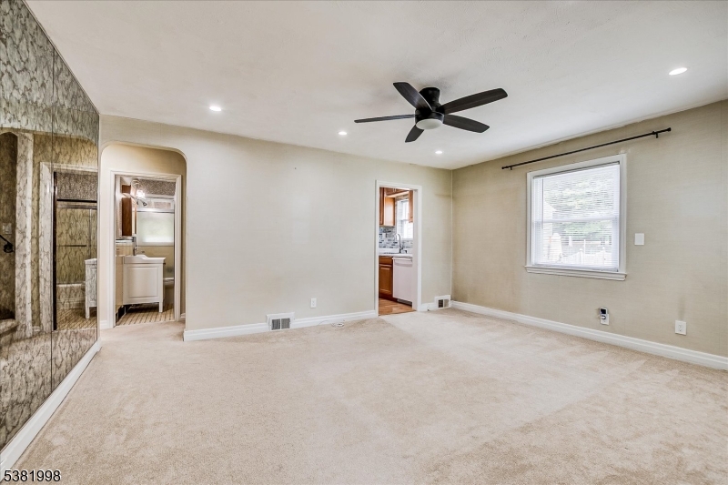 South Plainfield Boro, New Jersey 07080, United States, 3 Bedrooms Bedrooms, ,2 BathroomsBathrooms,Residential,Pending,202036