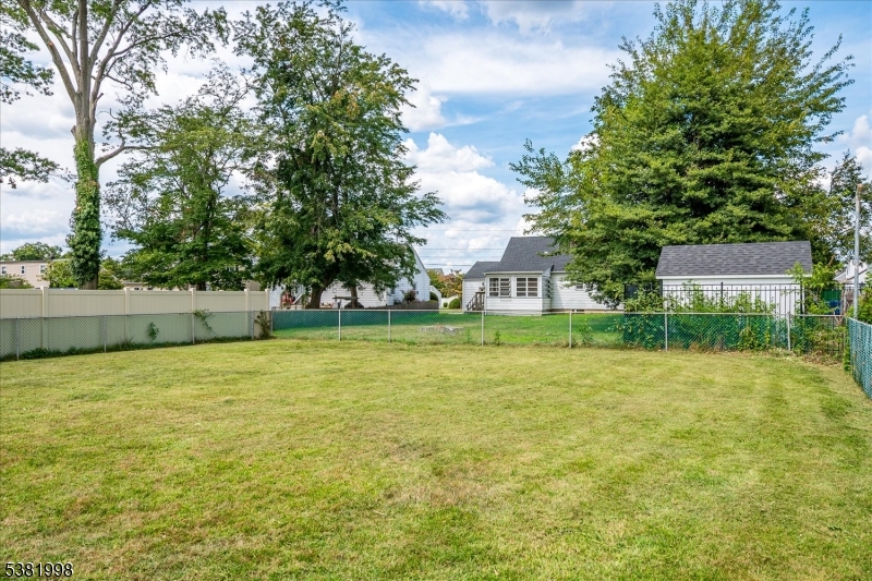 South Plainfield Boro, New Jersey 07080, United States, 3 Bedrooms Bedrooms, ,2 BathroomsBathrooms,Residential,Pending,202036