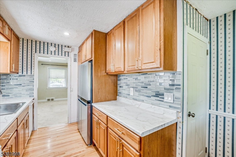 South Plainfield Boro, New Jersey 07080, United States, 3 Bedrooms Bedrooms, ,2 BathroomsBathrooms,Residential,Pending,202036