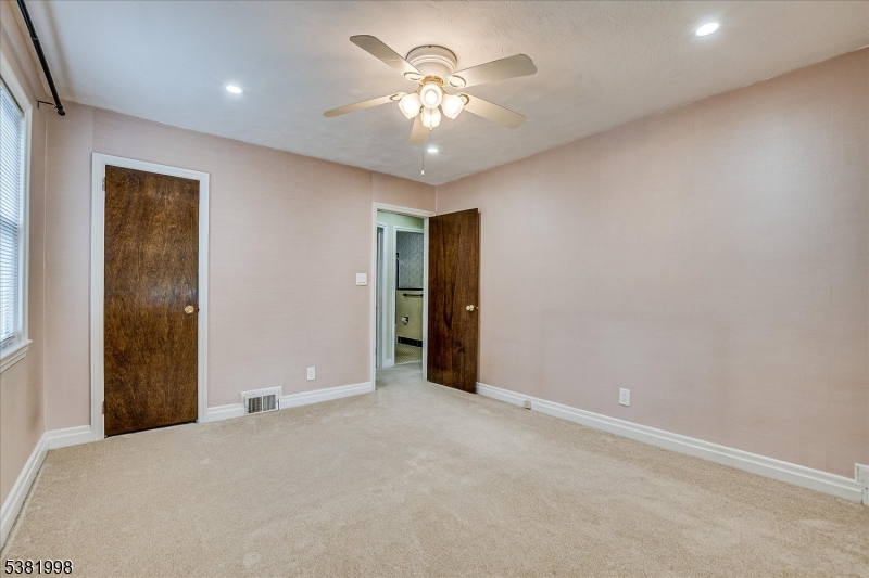 South Plainfield Boro, New Jersey 07080, United States, 3 Bedrooms Bedrooms, ,2 BathroomsBathrooms,Residential,Pending,202036