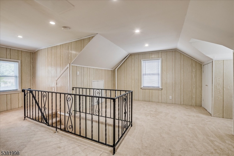 South Plainfield Boro, New Jersey 07080, United States, 3 Bedrooms Bedrooms, ,2 BathroomsBathrooms,Residential,Pending,202036