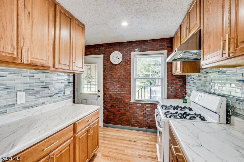 South Plainfield Boro, New Jersey 07080, United States, 3 Bedrooms Bedrooms, ,2 BathroomsBathrooms,Residential,Pending,202036