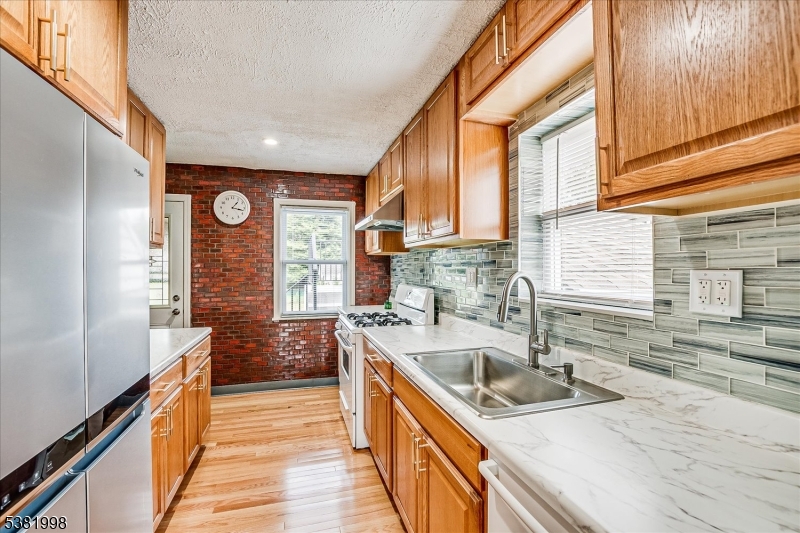 South Plainfield Boro, New Jersey 07080, United States, 3 Bedrooms Bedrooms, ,2 BathroomsBathrooms,Residential,Pending,202036