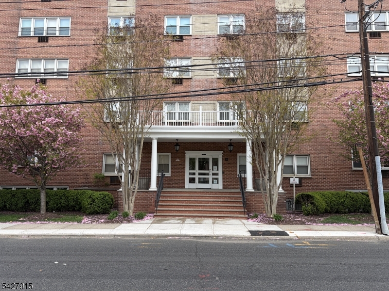 Maplewood Plaza Condominium - Residential Lease