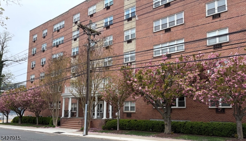 Maplewood Plaza Condominium - Residential Lease