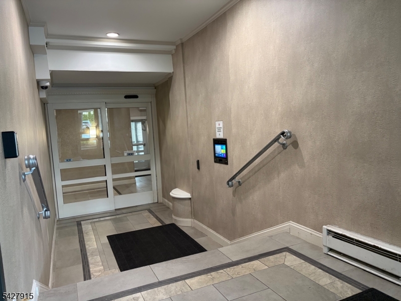 Maplewood Plaza Condominium - Residential Lease