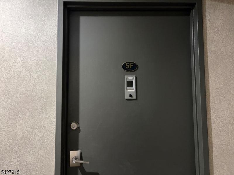 Maplewood Plaza Condominium - Residential Lease