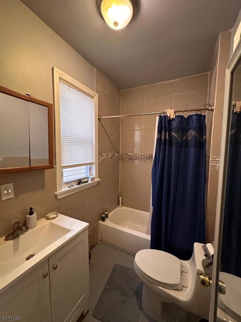 WEEQUAHIC - Residential Income