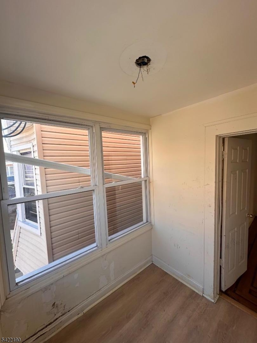 WEEQUAHIC - Residential Income