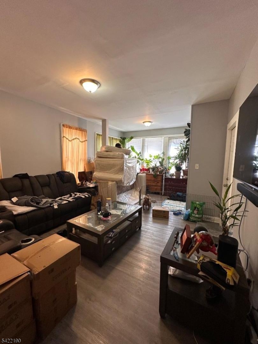 WEEQUAHIC - Residential Income